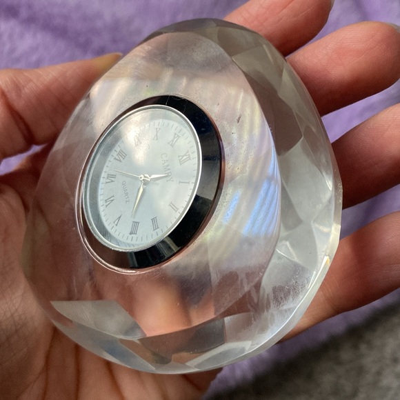 Quartz Camry silver triangle stone clock - Picture 9 of 14